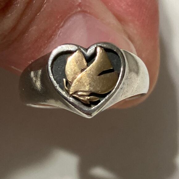 JAMES AVERY RETIRED DOVE HEART STERLING AND 14K GOLD RING - Picture 5 of 7